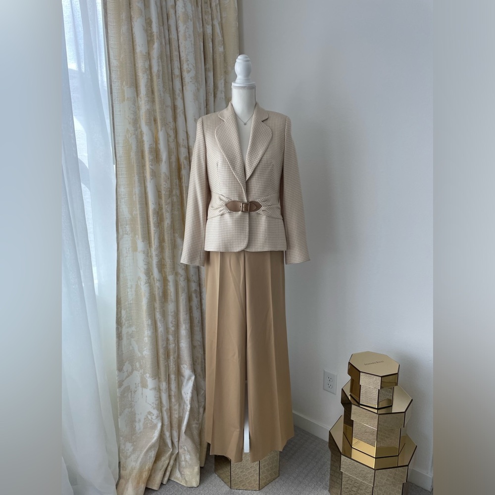 BNWT ESCADA PANT/JACKET SUIT, SIZE 38, 40